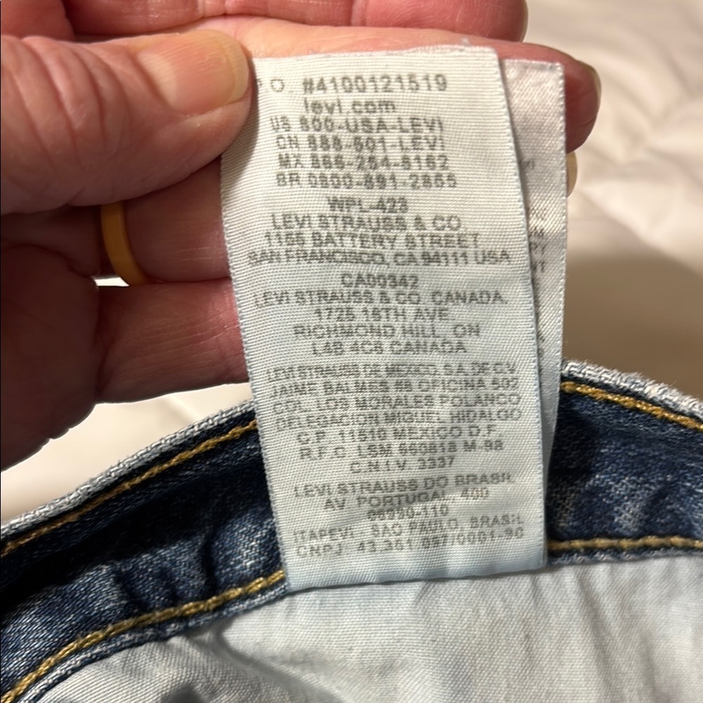 Levi's Jean Shorts with Classic Medium Blue Denim size 30 - Picture 8 of 11